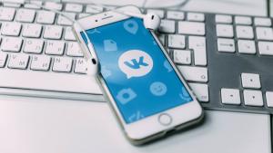 «ВКонтакте» ужесточит правила получения синих галочек для профилей и сообществ в 2024 году