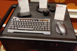 Lenovo представила клавиатуру и мышь с ручной зарядкой — в них встроены динамо-машинки