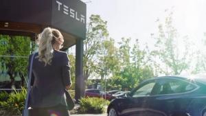 До четверти владельцев Tesla готовы отказаться от электромобиля в пользу машины с ДВС