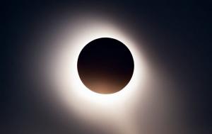 Гибридное солнечное затмение 20 апреля 2023 года: что это и как на него смотреть