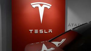 После волны увольнений Tesla открыла вакансии в сфере ИИ с зарплатой до $360 000 в год
